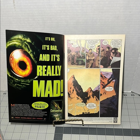 DC Comics Hitman Action Figure Set - Black and Red - Picture 3 of 4